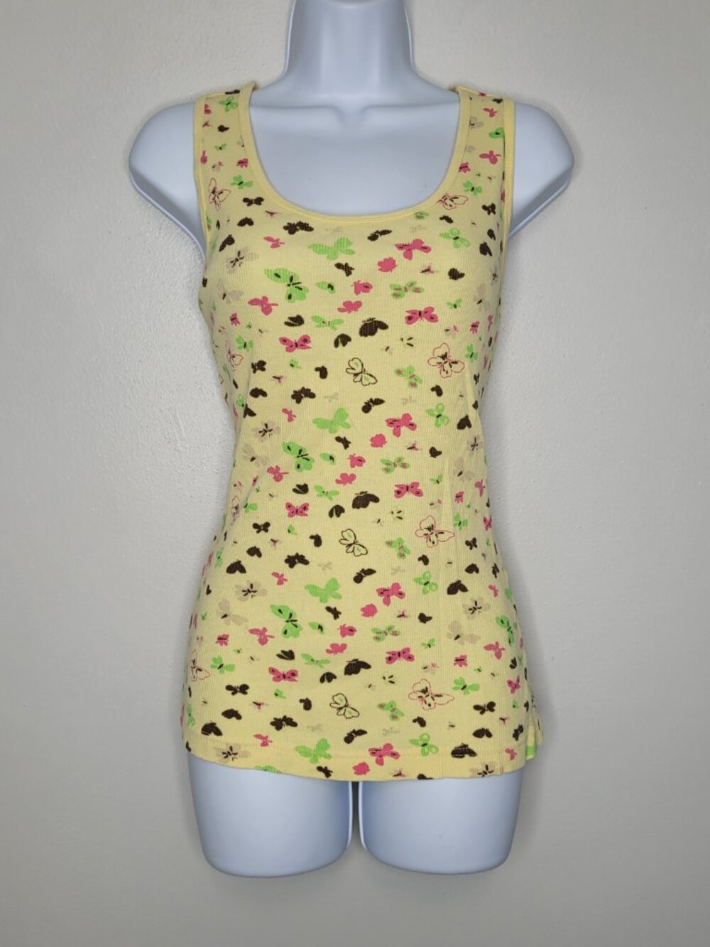 Zoey Beth yellow butterfly all over print cute form fitting tank top size large